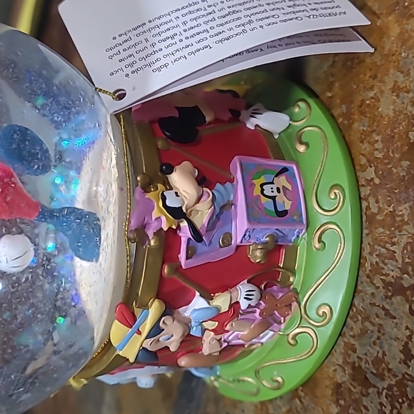 Disney Store Globe, Mickey Mouse & Friends 75th Anniversary, NWT - Picture 4 of 7